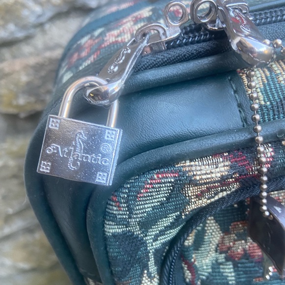 - 3 PIECE  Atlantic luggage set- excellent condition - Picture 2 of 13